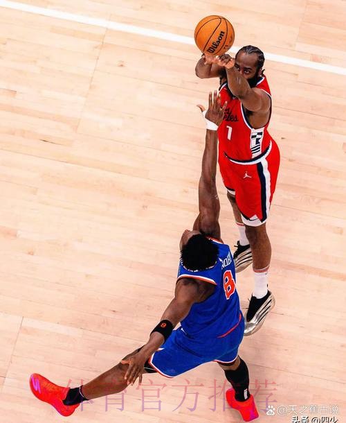 哈登关键时刻两罚全丢但抢到前场篮板,此前16罚16中 哈登关键时刻两罚全丢但抢到前场篮板,此前16罚16中